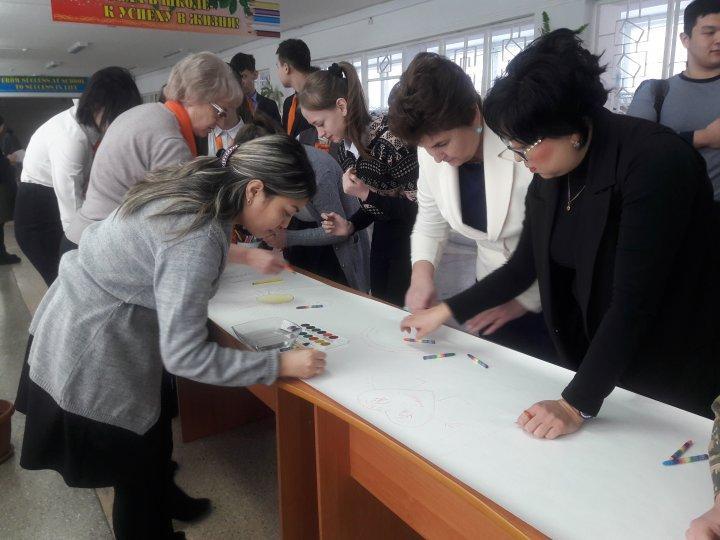 Акция «Сделаем жизнь цветной»